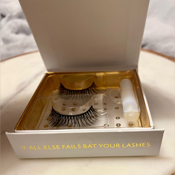 Battington Beauty | 3D Monroe Silk Lashes w/ Glue | Multi-use | NIB - Picture 4 of 10
